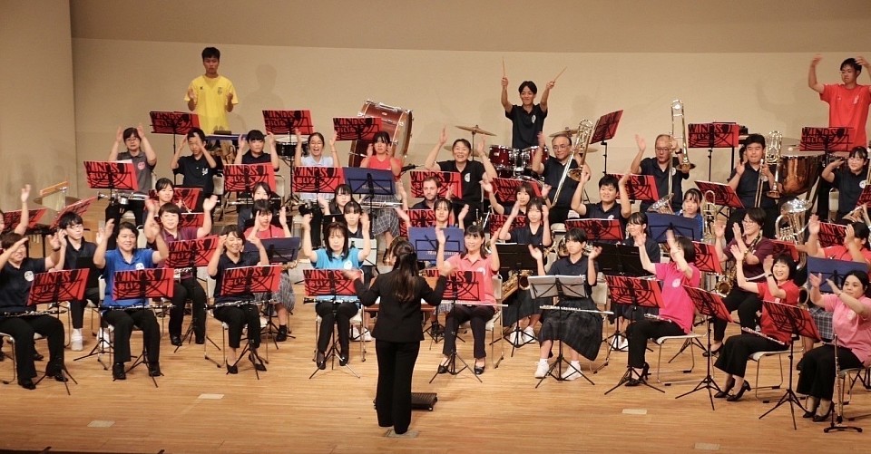 「宝島」合同演奏（南宇和高、一本松中、WINDS）