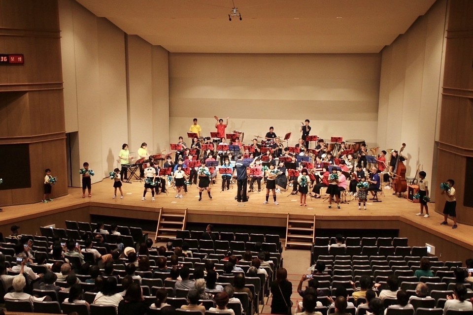 「PECORI NIGHT 」合同演奏　踊り：リーフレット